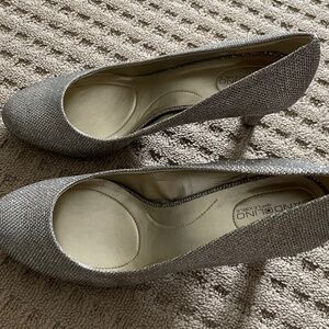 Bandolino heels in silver shimmer